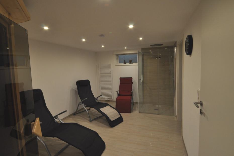 Wellnessbereich mit Regendusche